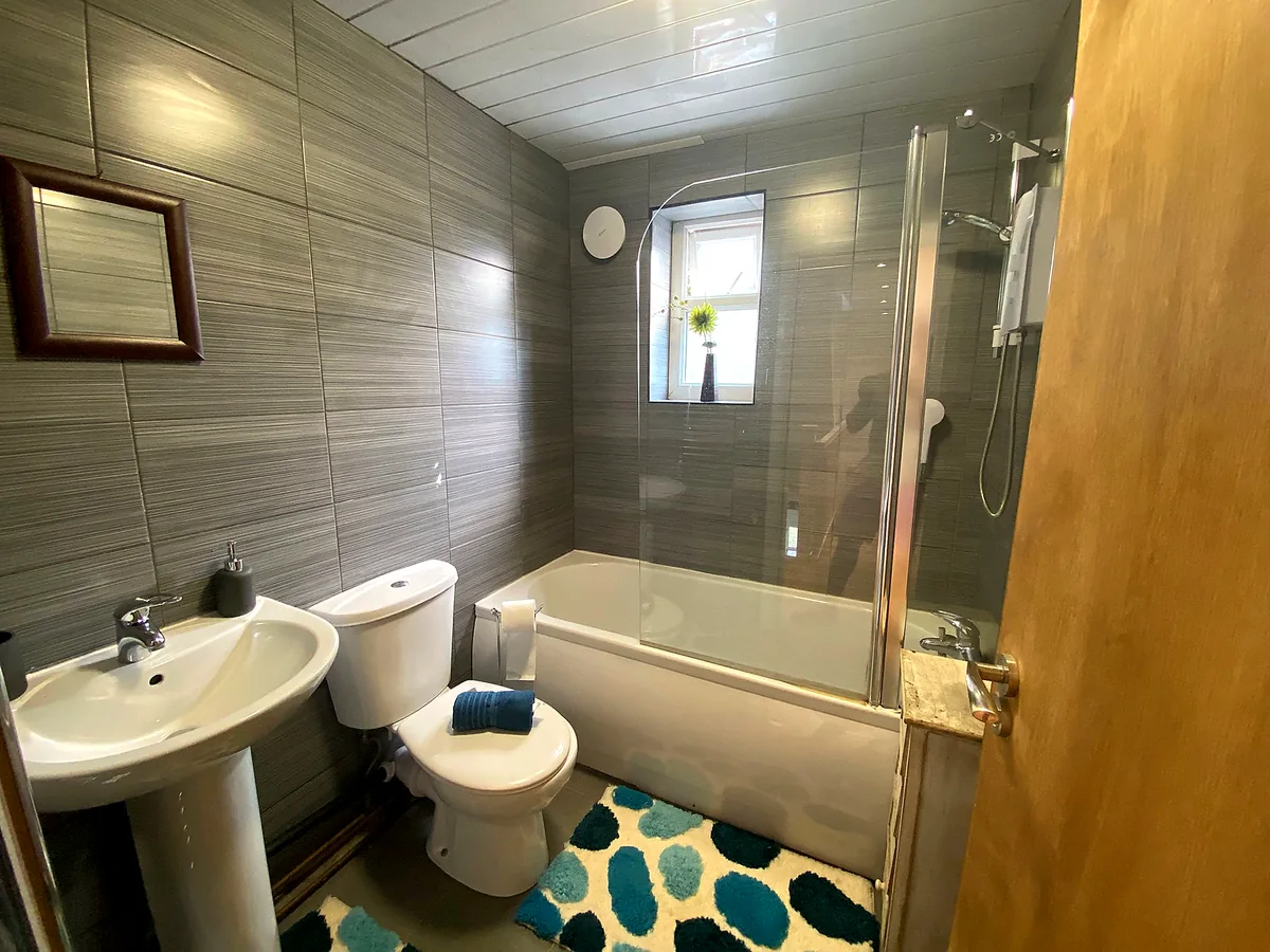 Finished bathroom in a shared property operated by Dream Work Property