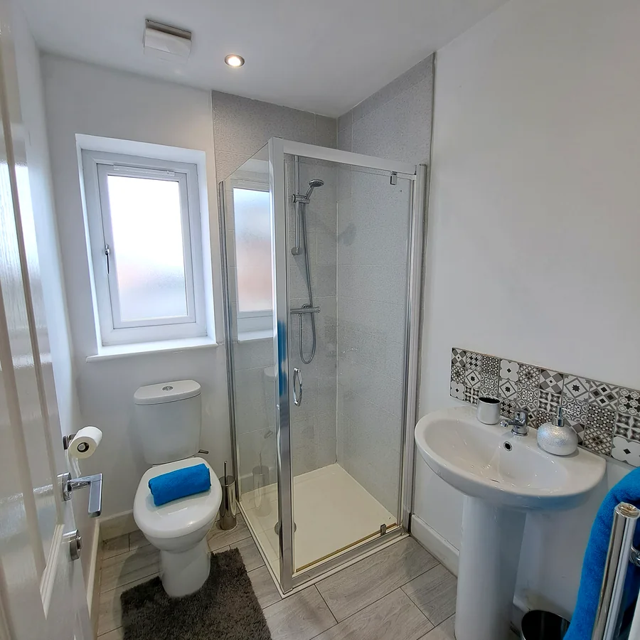 Finished bathroom in a shared property operated by Dream Work Property