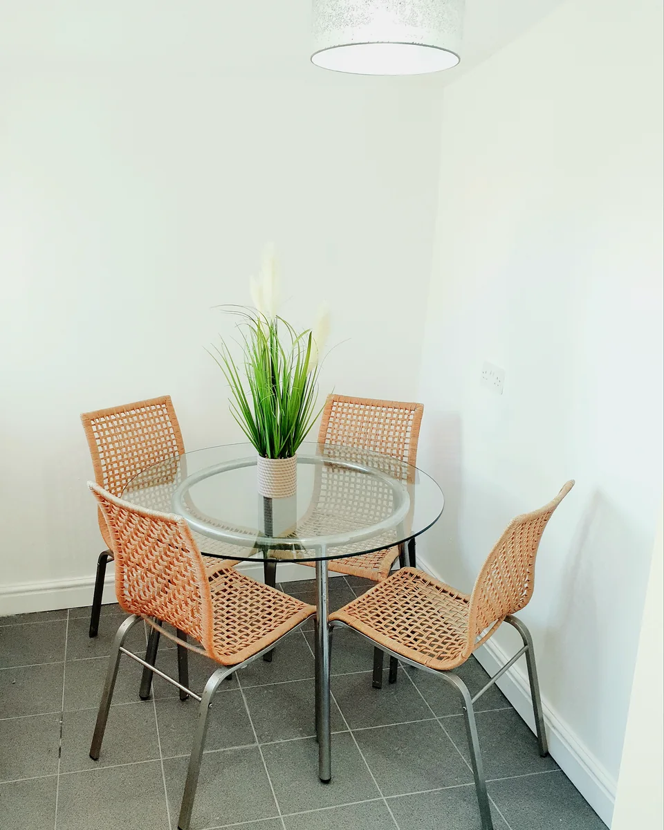 The same dining area ready to operate